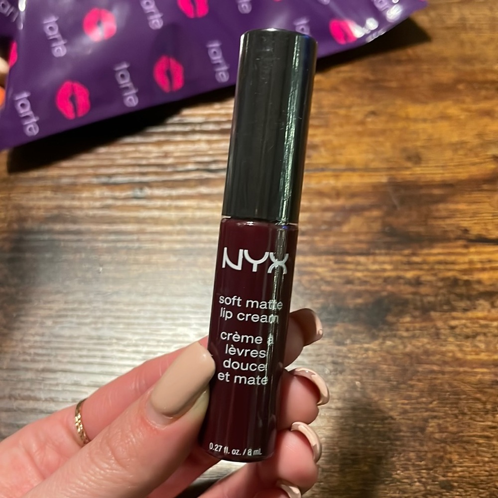 NYX Soft matte lip cream in shade 20 SMLC Copenhagen